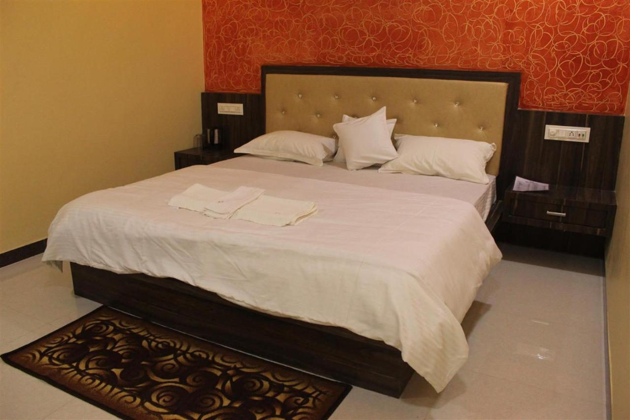 Hotel Shri Sharanam Maheshwar Exteriér fotografie